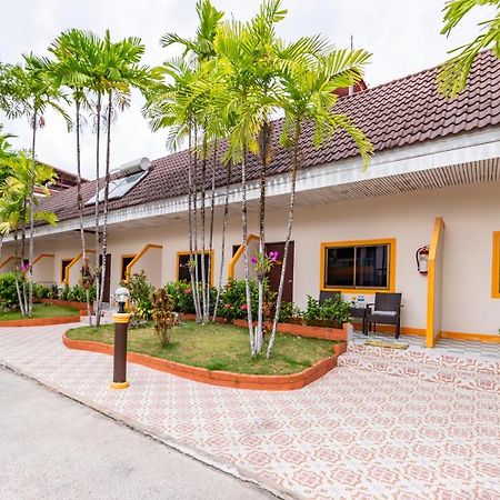 Coconut Resort Hotel Patong Zewnętrze zdjęcie